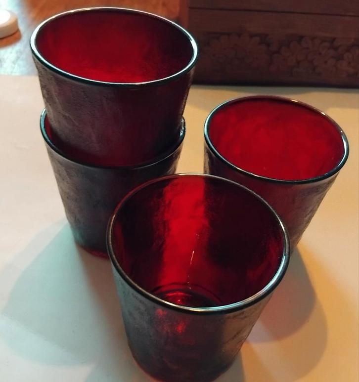 4 Arcopal Arcoroc Sierra Robijnrode bekers, Huis en Inrichting, Keuken | Tupperware, Zo goed als nieuw, Ophalen of Verzenden