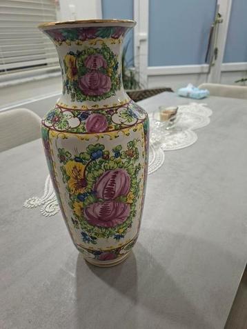 Antieke vaas (40 cm.) beschikbaar voor biedingen