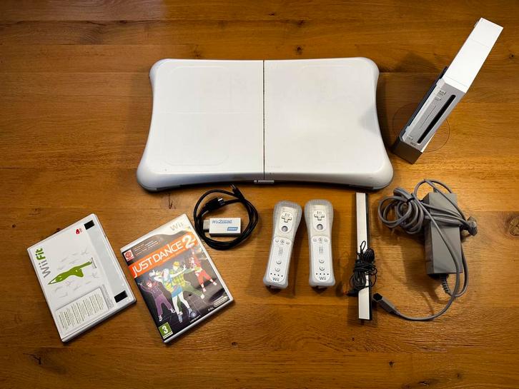Nintendo Wii, Games en Spelcomputers, Spelcomputers | Nintendo Wii, Gebruikt, Met 2 controllers, Met games, Met Balance Board