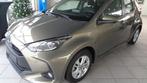 Toyota Yaris DYNAMIC HYBRIDE (bj 2024, automaat), Auto's, Automaat, Stof, Gebruikt, Zwart