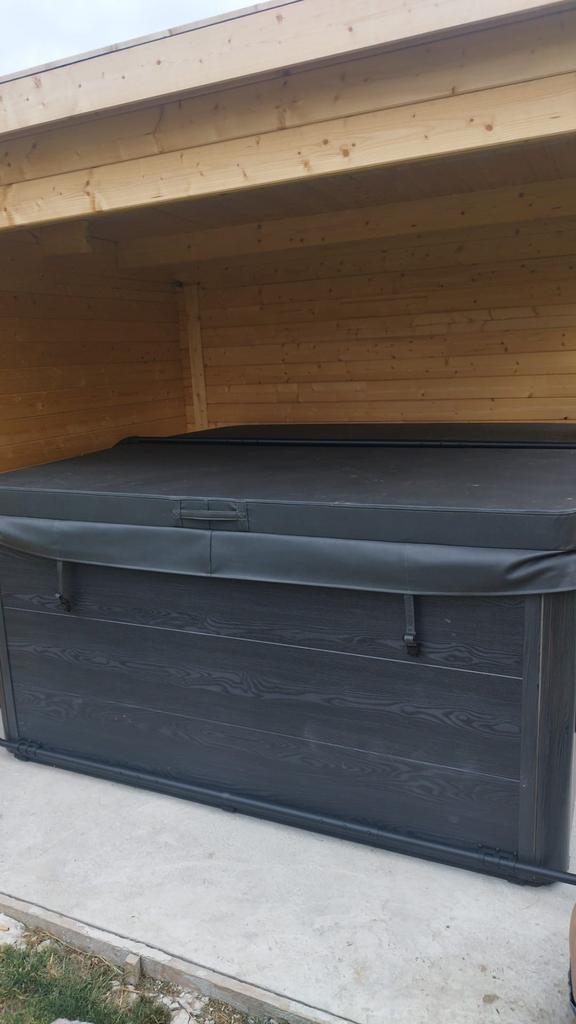 Jacuzzi bien-être pour 4 personnes, Jardin & Terrasse, Bains à remous et Spas, Comme neuf, Fixé, Couverture, Filtre, Pompe, Escalier