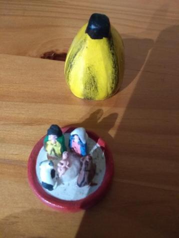 banaan in steen kerststalletje  beschikbaar voor biedingen