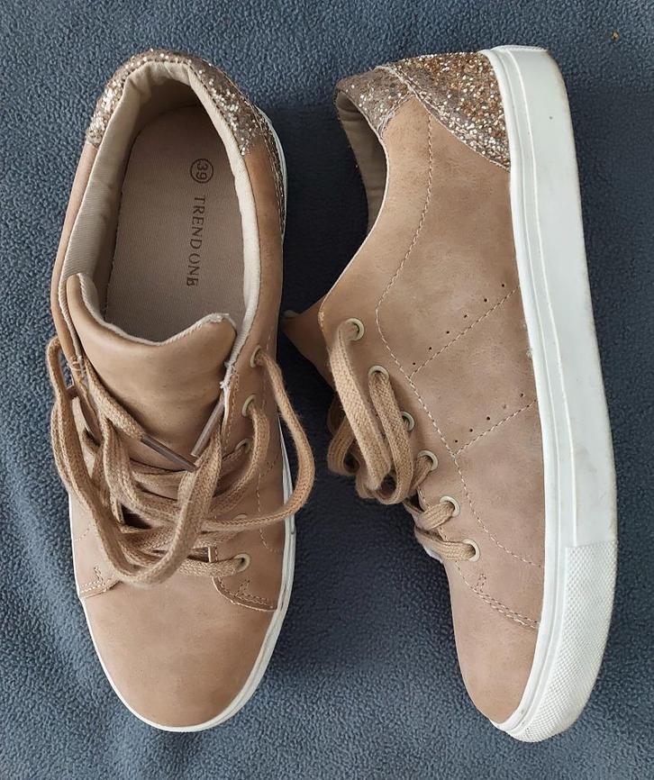 Sneakers maat 39, Kleding | Dames, Schoenen, Gedragen, Sneakers, Beige, Ophalen