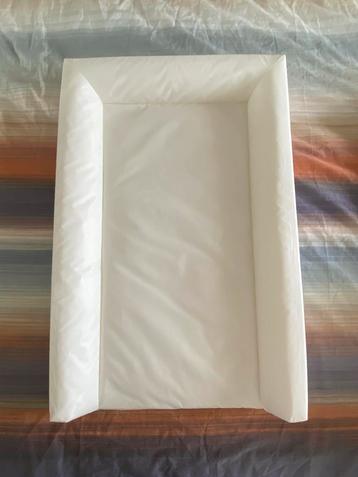 IKEA VÄDRA aankleedmatras + bescherming beschikbaar voor biedingen