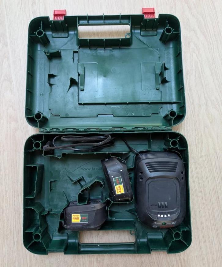 Bosch 2x 18V 2Ah batterijen en oplader, Doe-het-zelf en Bouw, Gereedschap | Handgereedschap, Zo goed als nieuw, Ophalen