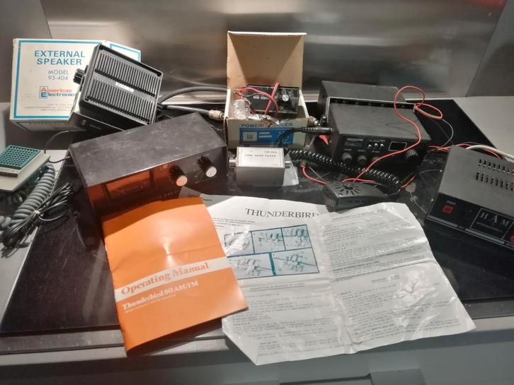 CB Thunderbird 80/Ham International et toutes sortes de prod, TV, Hi-fi & Vidéo, Amplificateurs & Ampli-syntoniseurs, Comme neuf