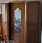 Klassieke oude houten kledingkast, Antiek en Kunst, Antiek | Meubels | Kasten, Ophalen of Verzenden