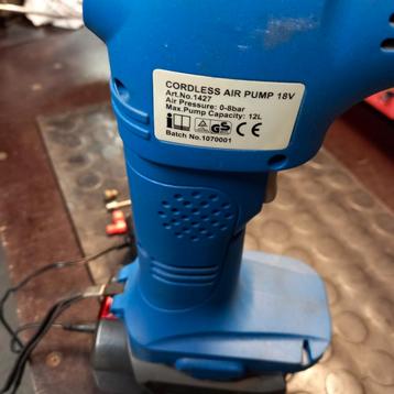 Luchtpomp met liion batterij 20 volt beschikbaar voor biedingen