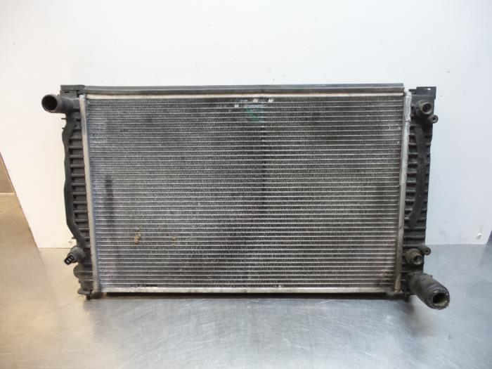 Radiateur d'un Audi A4 (A4 95-), Autos : Pièces & Accessoires, Climatisation & Chauffage, Audi, Utilisé, 3 mois de garantie, Enlèvement ou Envoi
