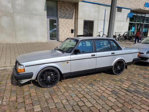 Volvo 240, Auto's, Volvo, Particulier, Benzine, Berline, 4 deurs, Handgeschakeld, Zilver of Grijs, Blauw, Stof, Achterwielaandrijving