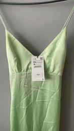 Nieuwe lange groene satijnen jurk van ZARA XS, Kleding | Dames, Zara, Nieuw, Ophalen of Verzenden, Maat 34 (XS) of kleiner