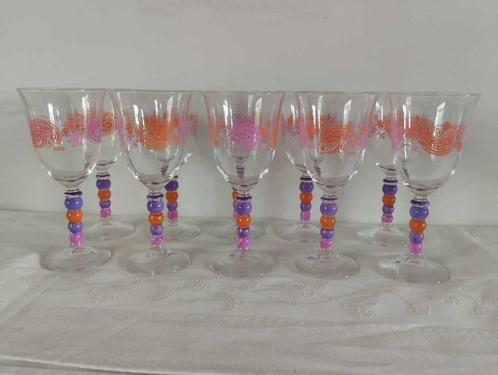 10 verres sur pied décorés, Collections, Verres & Petits Verres, Comme neuf, Enlèvement ou Envoi