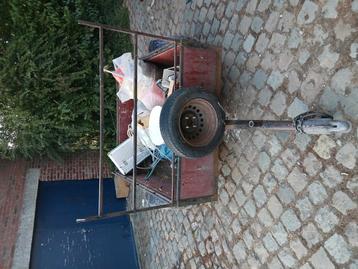 Aanhangwagen klein met reservewiel beschikbaar voor biedingen
