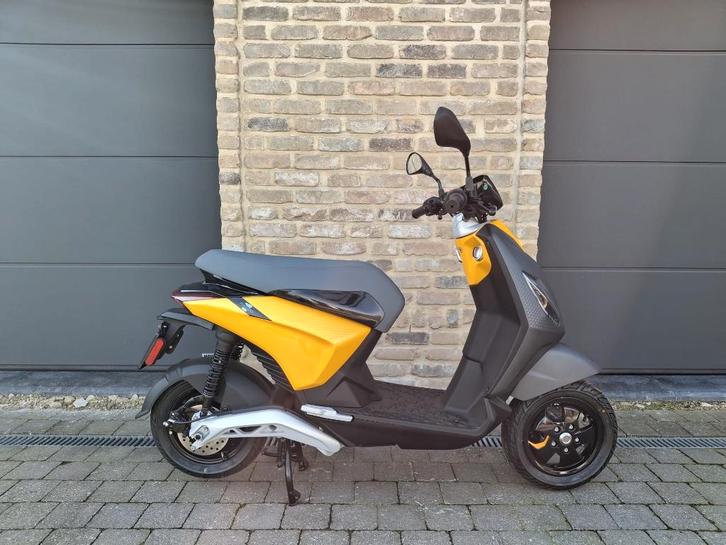 TOP-AANBIEDING! Piaggio 1 + Electric Grey / Amber, Fietsen en Brommers, Scooters | Piaggio, Nieuw, Overige modellen, Klasse B (45 km/u)