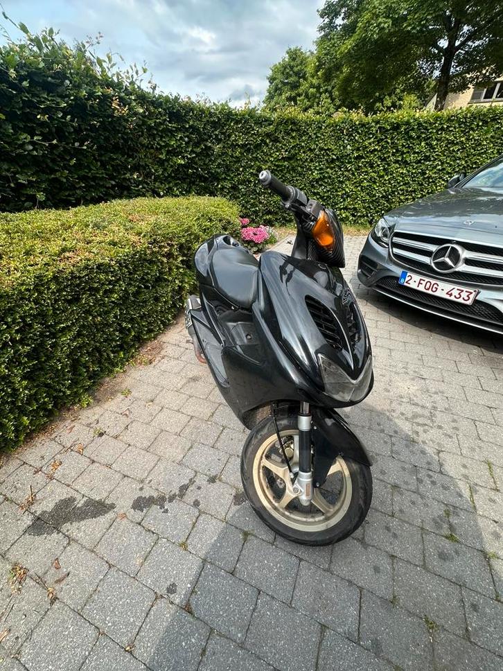 Yamaha aerox 100cc b klasse brommer, Fietsen en Brommers, Scooters | Yamaha, Zo goed als nieuw, Aerox, Ophalen