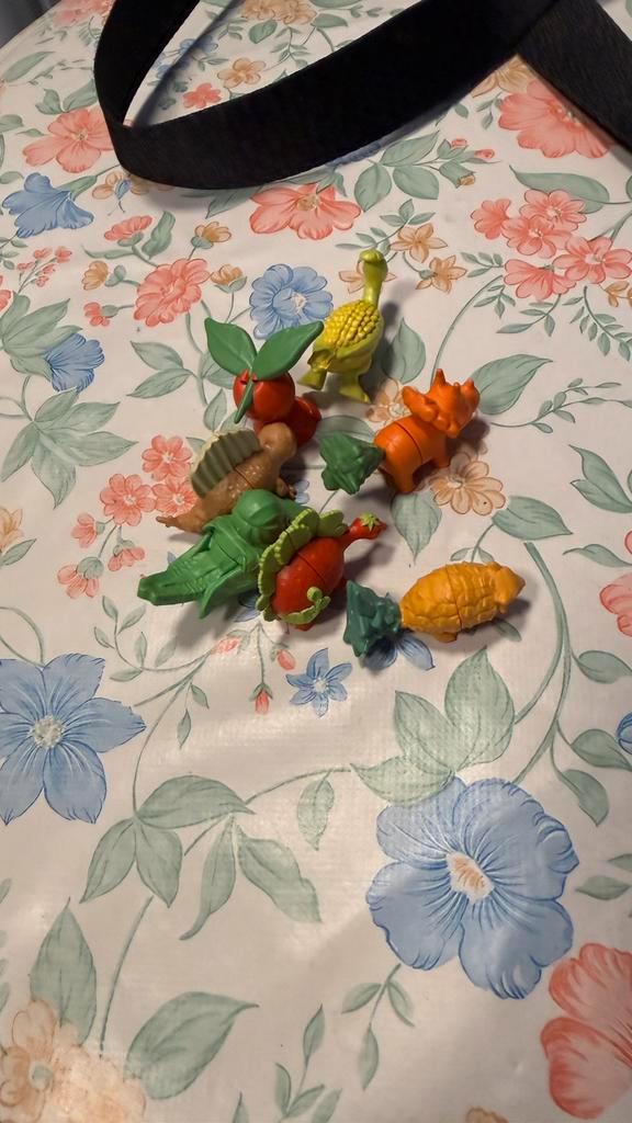 7x Vegesauriers! Okay Spaaractie! Verzamelitems!, Verzamelen, Supermarktacties, Overige supermarkten, Verzenden