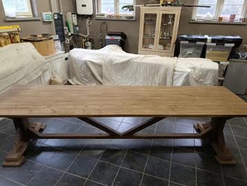 Mooie grote oude landelijke kloostertafel  beschikbaar voor biedingen