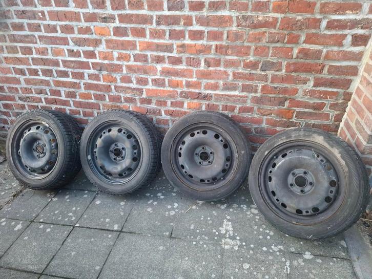 Set stalen velgen met winterbanden 15 inch 5x112 ET43, Autos : Pièces & Accessoires, Pneus & Jantes, Jante(s), Pneus hiver, 15 pouces