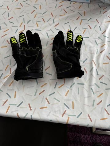 Motor handschoenen beschikbaar voor biedingen