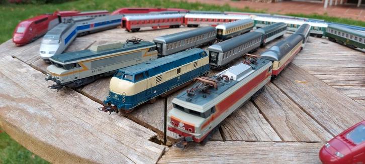 Lima modeltreinen set -14 locomotieven - 30 wagons, Hobby en Vrije tijd, Modeltreinen | Overige schalen, Zo goed als nieuw, Treinset