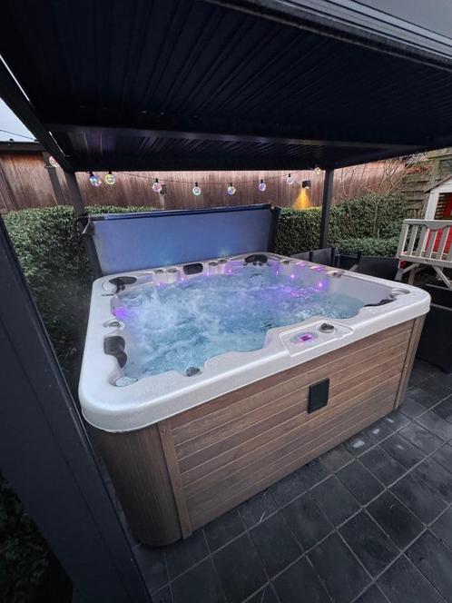 Jacuzzi 6 plaats full, Tuin en Terras, Bubbelbaden en Hottubs, Zo goed als nieuw, Vast, Afdekzeil, Grondzeil, Filter, Pomp, Trap