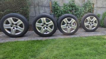 Set winterbanden 225/50 R17 H Steek 5 x 120 beschikbaar voor biedingen