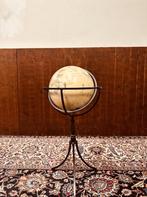 Klassieke Globe op Gietijzeren Staander, Antiek en Kunst, Ophalen of Verzenden