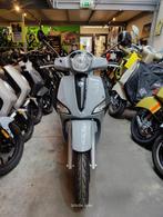 Piaggio Liberty 50 S klasse B nieuw nardo grijs, Fietsen en Brommers, Scooters | Piaggio, Zo goed als nieuw