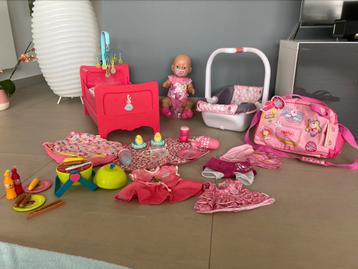 Kit complet pour bébés  disponible aux enchères