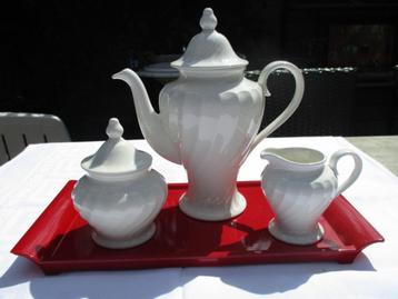 Elegante koffie of thee set beschikbaar voor biedingen