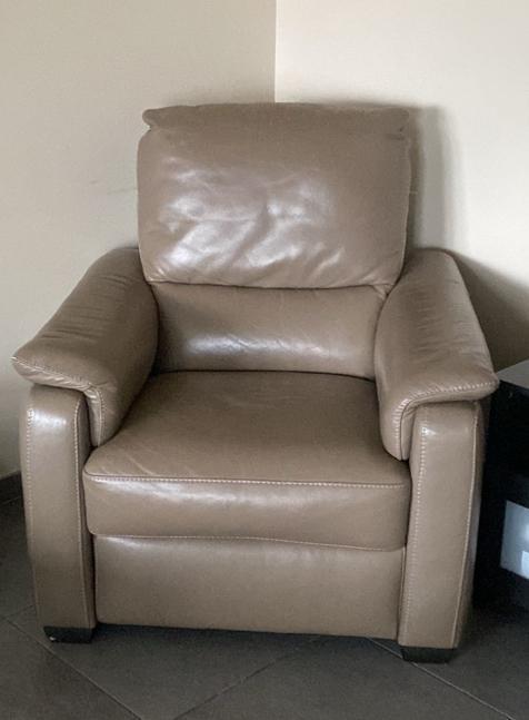 Beige/Bruine leren eenzit/fauteuils, Huis en Inrichting, Fauteuils, Zo goed als nieuw, Leer, 75 tot 100 cm, 75 tot 100 cm, Ophalen