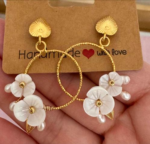 Flora oorringen - Gouden zachtheid en Boheemse geest, Handtassen en Accessoires, Oorbellen, Nieuw, Goud, Goud, Ophalen of Verzenden