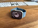 Apple Watch Series 8, 45 mm, Sterrenlicht, blauw sportbandje, Handtassen en Accessoires, Smartwatches, Hartslag, Apple, IOS, Zo goed als nieuw