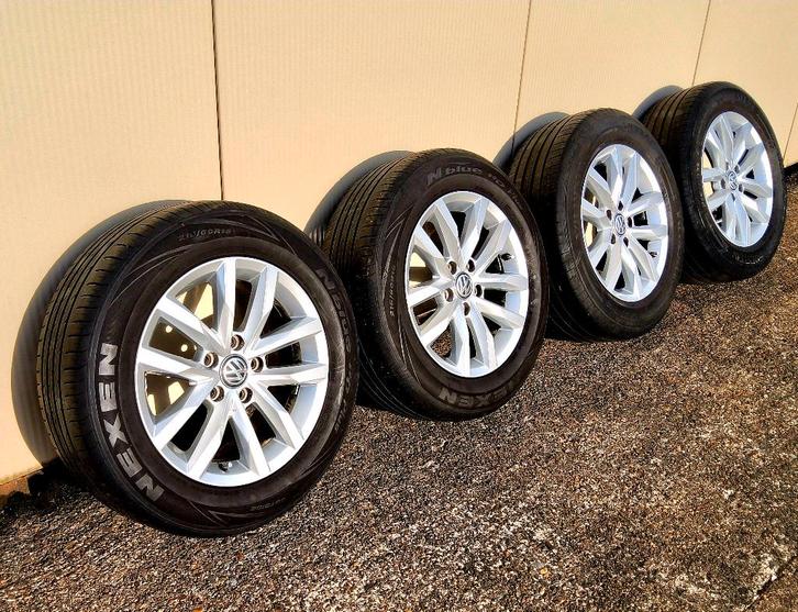 Belles jantes 16" originales VW avec des pneus 215/60-16, Autos : Pièces & Accessoires, Pneus & Jantes, Pneus et Jantes, Pneus été