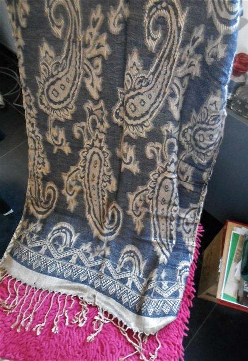 Avon: heel mooie sjaal... Of een sjaal, Kleding | Dames, Mutsen, Sjaals en Handschoenen, Nieuw, Sjaal, Ophalen of Verzenden