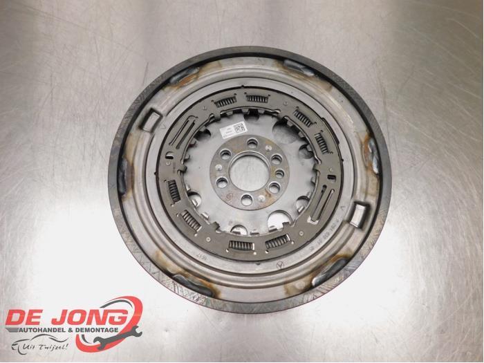 Volant moteur d'un Renault Twingo, Autos : Pièces & Accessoires, Moteurs & Accessoires, Renault, Utilisé, 3 mois de garantie, Enlèvement ou Envoi