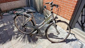Lichte damesfiets beschikbaar voor biedingen