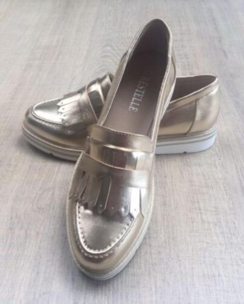 NIEUW! BESTELLE Instappers in goud/wit maat 38, Kleding | Dames, Schoenen, Nieuw, Instappers, Overige kleuren, Ophalen of Verzenden