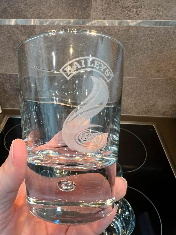 Lot de 5 verres Baileys – État impeccable !, Verzamelen, Glas en Drinkglazen, Zo goed als nieuw, Ophalen