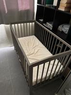 Houten babybed, goede staat. Inclusief matras, Enlèvement, Comme neuf