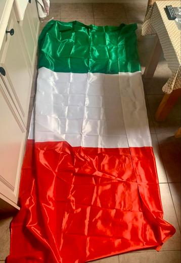 2 drapeaux italiens 3 metres sur 1 ,75 metre, Enlèvement ou Envoi, Neuf