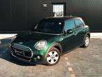 Mini Cooper 1.5. Benzine british green 5 deurs groot scherm, Auto's, Euro 6, Bedrijf, Handgeschakeld, Dealer onderhouden