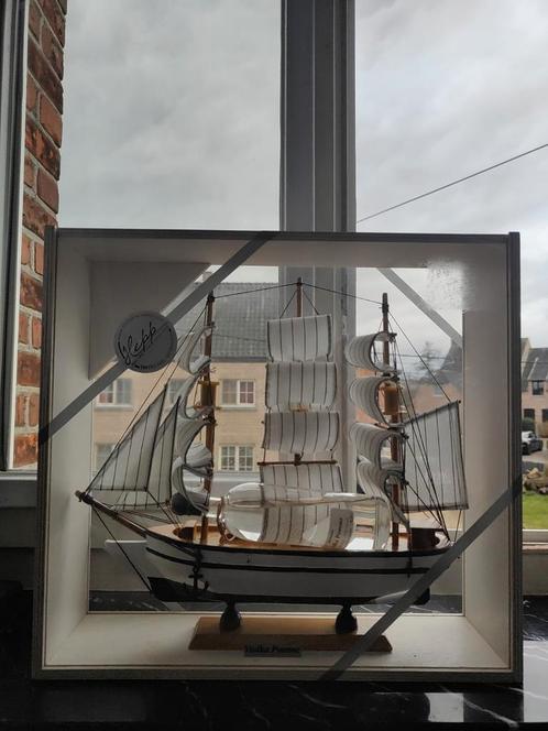 Een exclusief scheepsmodel met gebrandmerkte Hepp-vodka, Hobby en Vrije tijd, Modelbouw | Boten en Schepen, Gebruikt, Overige merken