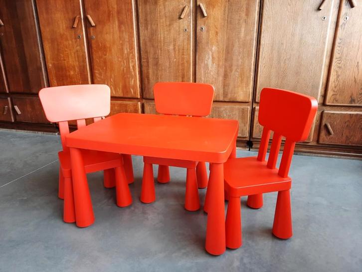 Table pour enfants Ikea Mammut avec 3 chaises, Enfants & Bébés, Chambre d'enfant | Tables & Chaises, Utilisé, Chaise(s), Enlèvement