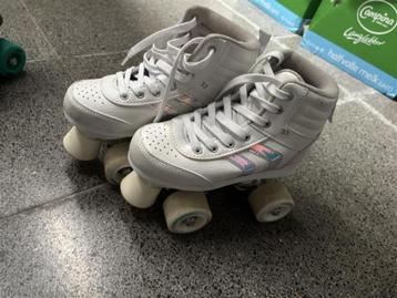 Rolschaatsen met bescherming set (2 maten beschikbaar) beschikbaar voor biedingen