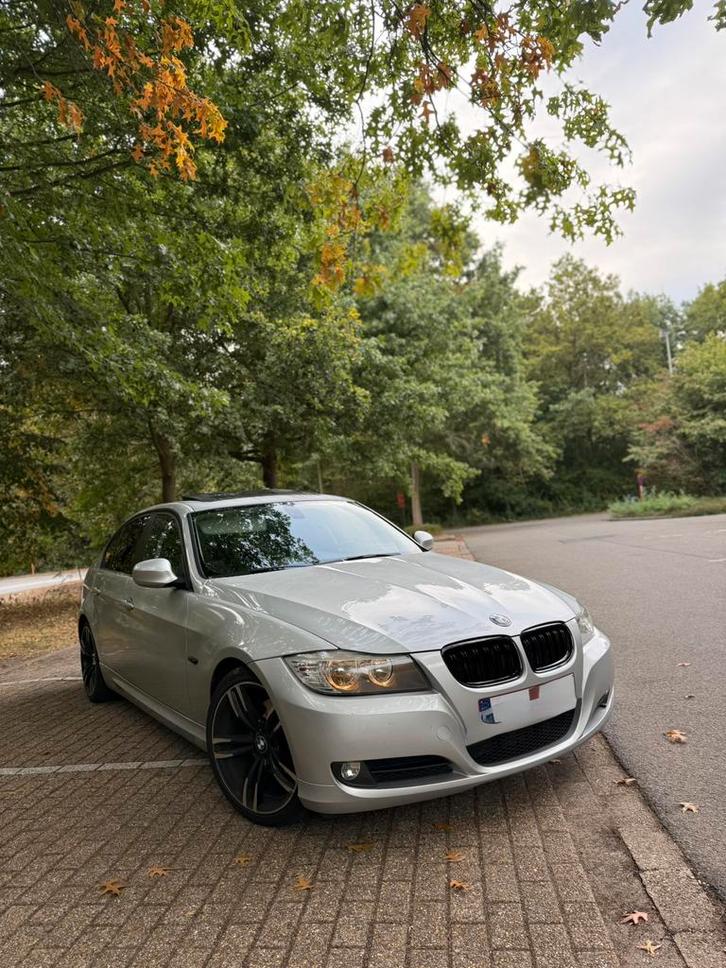 Bmw 320d e90 2011, Auto's, BMW, Particulier, 3 Reeks, Diesel, Euro 5, Berline, 5 deurs, Handgeschakeld, Zilver of Grijs, Zwart