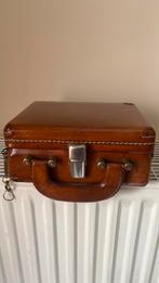 Ancienne valisette dans son jus, Comme neuf