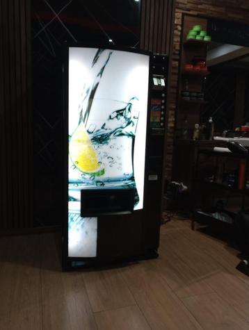 Frisdrankautomaat Vendo V100 Vending Machine beschikbaar voor biedingen