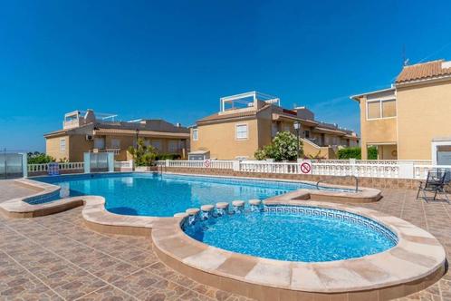 Verzorgde bovenwoning met een groot dakterras in Torrevieja., Immo, Buitenland, Spanje, Woonhuis, Overige