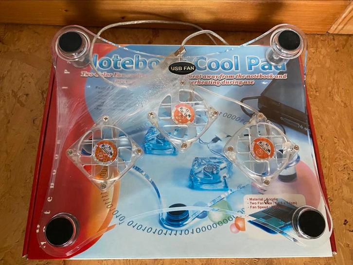 Usb laptop laptop koeler met 3x 6cm ventilatoren, Computers en Software, Laptopstandaarden, Gebruikt, Ophalen of Verzenden